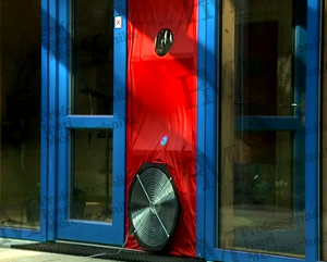 Ventilátorral előállított vákuummal történő vizsgálat [BlowerDoor]