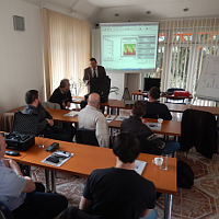 Szakmai előadás és konzultáció